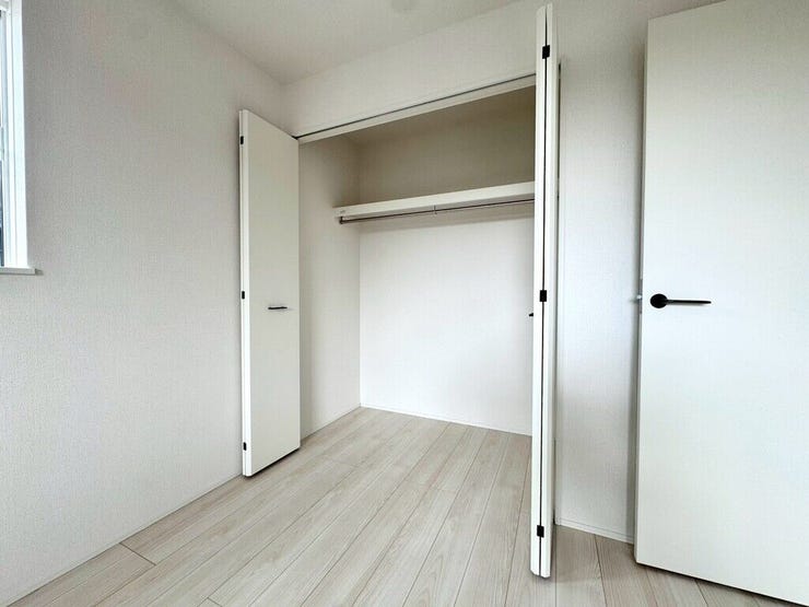 【Bedroom】収納力◎。家具の配置もしやすい機能的な洋室です。