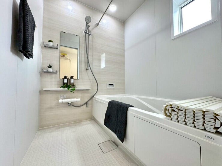 【Bathroom】お子様とのバスタイムにも十分な広さがあり、掃除も簡単にできます。
