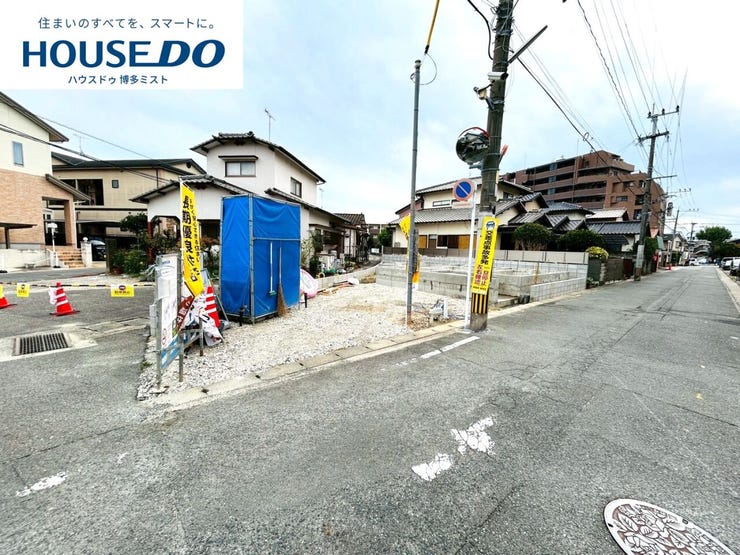 【現地見学会 開催中】実際に現地へ行き、お子様と一緒に小学校までの経路を確認したり、近隣の同施工会社の完成物件へ行き完成後の雰囲気を体感したりといった見学ツアーをしませんか?(11月14日撮影)