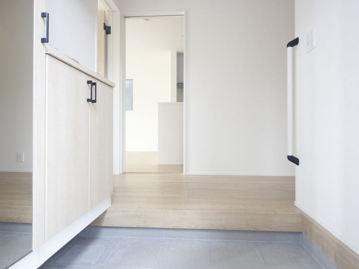 お客様が最初に目にする玄関は常に清潔に保ちたいですね♪