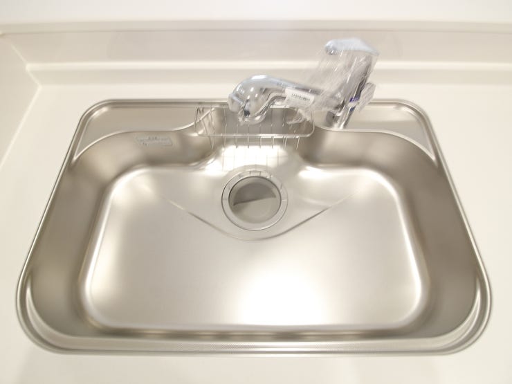 広いシンクでお皿洗いも楽々できます!