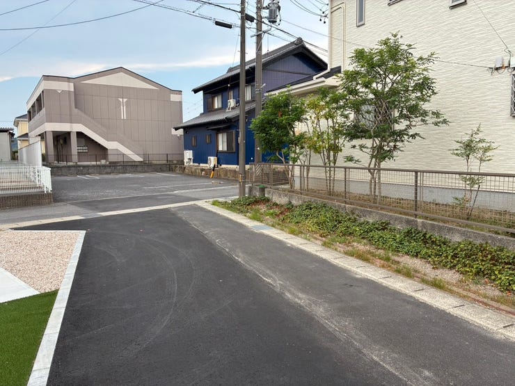 前面道路は近隣にお住まいの方のみが利用いたしますので、お子様が小さいなご家庭でも安心ですね!