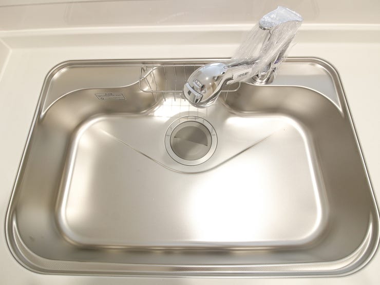 広いシンクでお皿洗いも楽々できます!