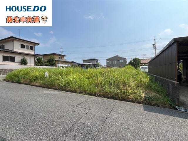 建築条件が無いのでお好きなハウスメーカーで建築可能です!小学校まで徒歩12分、中学校まで徒歩18分の通学しやすい場所にあります。(2025年8月26日 撮影)