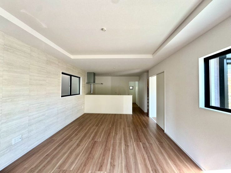 【Living】天井に高さと奥行きを持たせた折上げ仕様で、上質な雰囲気のリビングに。