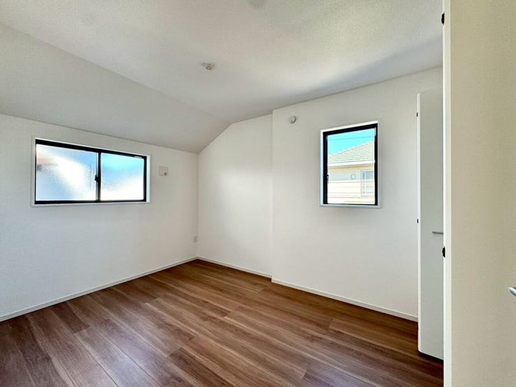 【Bedroom】洋室にクローゼットを完備。使い勝手がよく、毎日の片付けもラクになります。