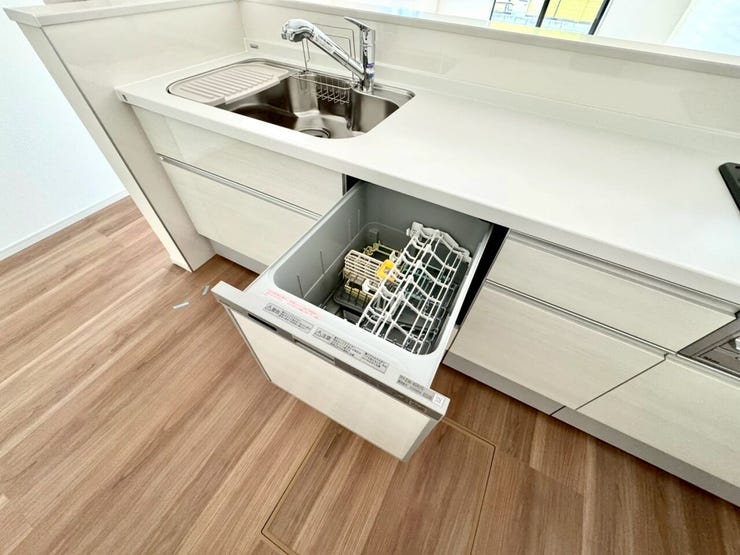 【kitchen】家事の時短に便利な食洗機付き。手洗い不要で毎日の負担を軽減します。