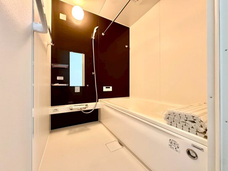 【Bathroom】お子様とのバスタイムにも十分な広さがあり、掃除も簡単にできます。