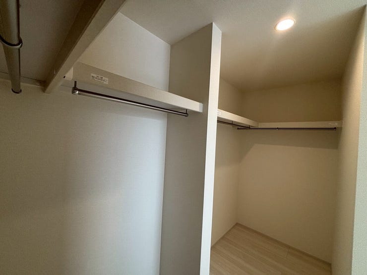 *2階6.13帖洋室WIC*