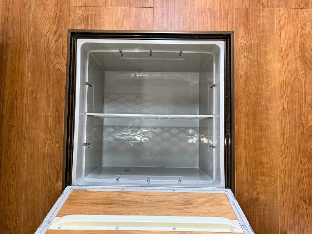 床下収納
(2025年10月25年 撮影)