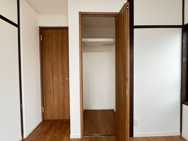 2階洋室4.5帖クローゼット
(2025年10月25年 撮影)