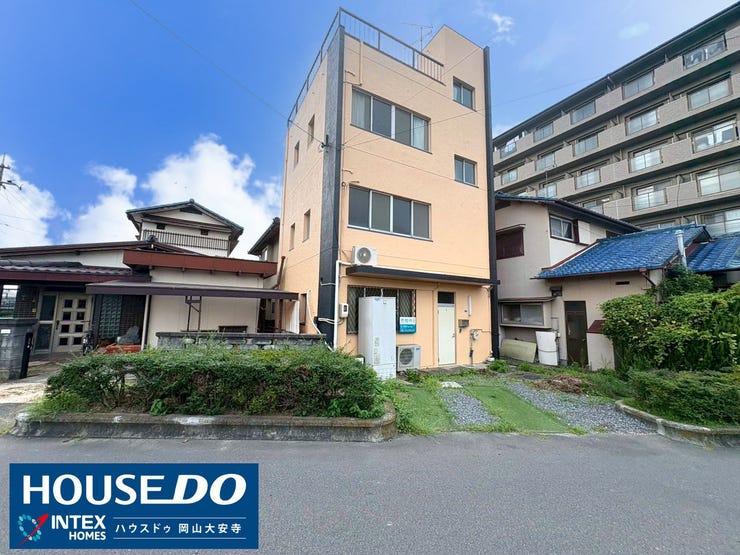 【家族の笑顔が溢れるマイホーム】
たくさんの思い出が作れるマイホームで、新生活をスタートしませんか。開放感のある屋上が魅力的ですね。