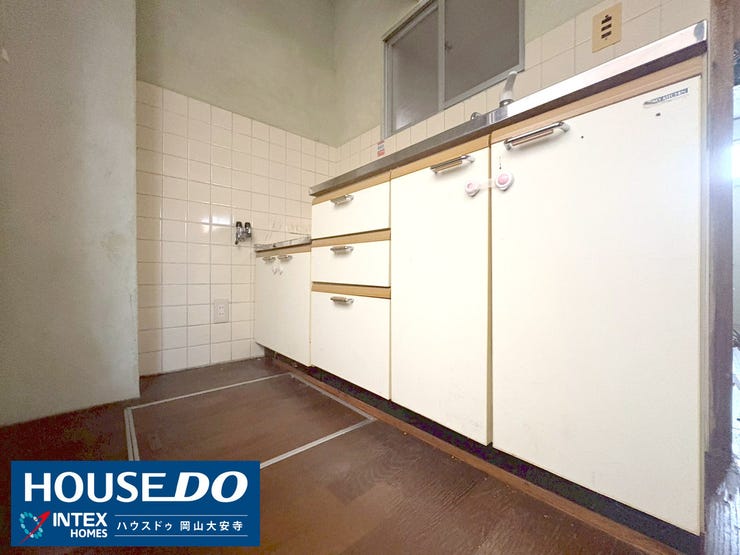 【毎日のお料理が楽しくなるキッチン】
収納も豊富なので、いつもスッキリ片付きます。家族の健康を育む大切なお料理時間ですね。