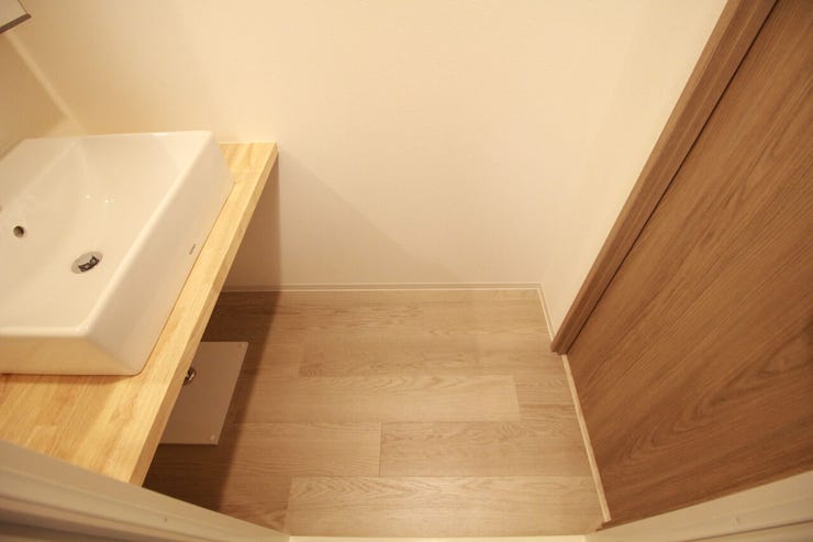 洗面所は小さなプライベートスペース。爽やかなスペースになるように設計されています。