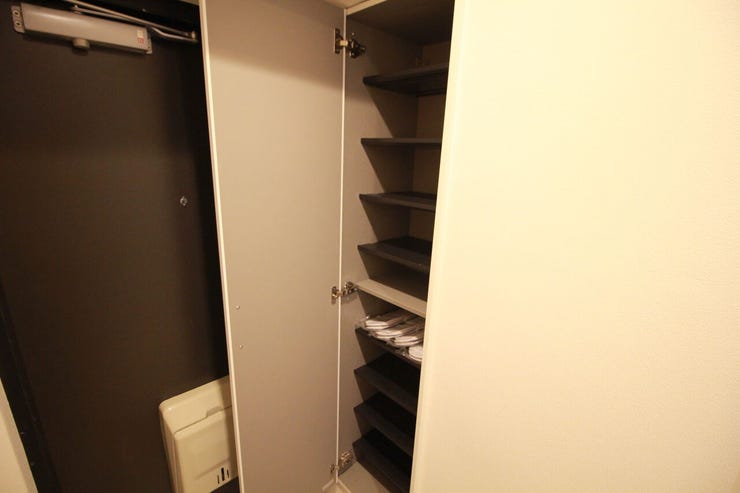 【シューズボックス】玄関には下足棚が付いており、ご家族みんなの靴もすっきりと収納できます♪