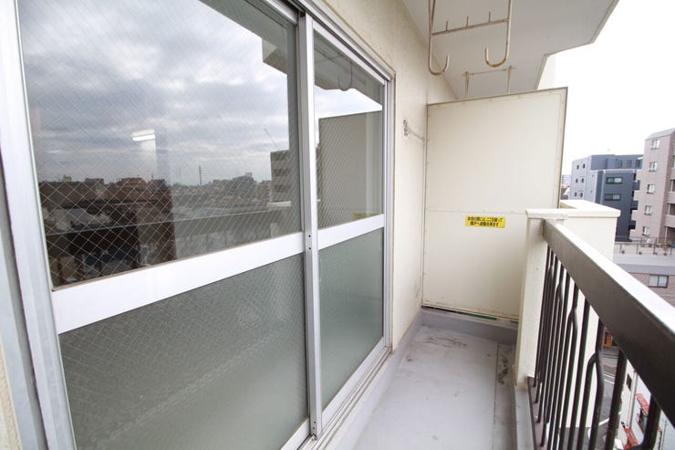 洗濯物を干すスペースとしても十分な広さがあります。