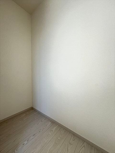 お洋服はもちろん、スーツケースなどの大物もしっかり収納できます。