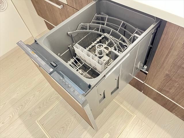 キッチンには人気の食洗機を搭載!日々の家事の手間を低減してくれます。