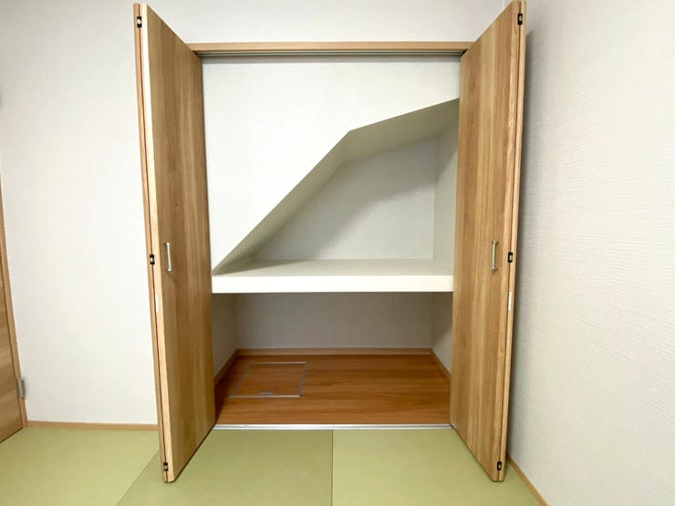 室内(2025年10月)撮影
◎本日案内可能◎
来客用の寝具や座布団をたっぷり収納できます◎