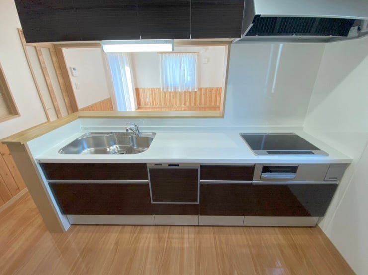 室内(2025年10月)撮影
◎本日案内可能◎
リビングを見渡せて、開放的な空間を演出してくれる対面キッチン♪