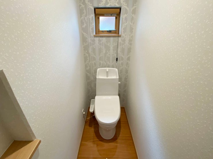 室内(2025年10月)撮影
◎本日案内可能◎
トイレは各階にあり、ご家族で利用が重なりやすい忙しい朝の時間帯もスムーズです。