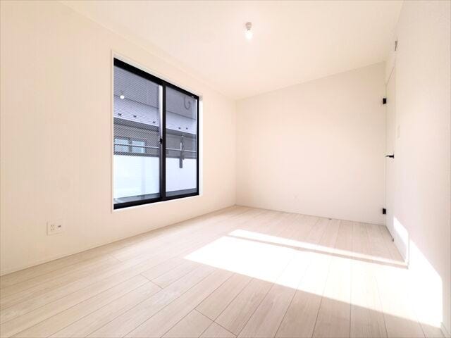 6帖洋室:バルコニーに面しているため日当たり良好です。