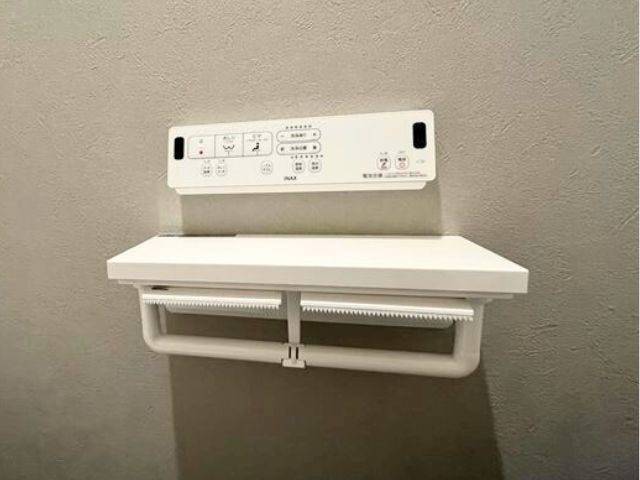 ウォシュレット機能付ですので寒い時期も便座を温かくでき安心して座ることができます。(2025年9月9日撮影)