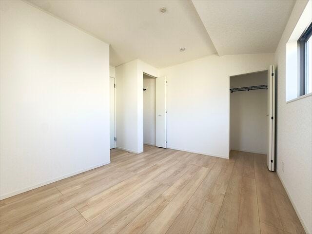 6.5帖洋室:クローゼットがありお部屋を広くお使いいただけます。