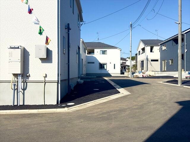 間取り図北側駐車場:舗装された駐車場です。○○台停めていただくことが出来ます。