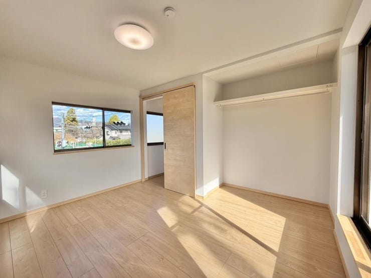 ●南東側6帖洋室●