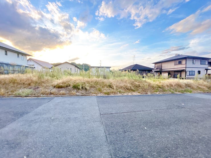 近隣にスーパーがあり生活環境の整った住宅街です。