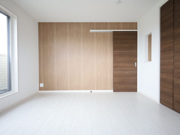 バルコニーに面した明るい洋室です。心地よい日差しが差し込みます♪