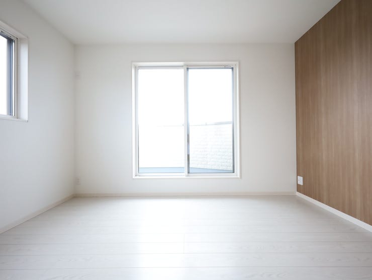 2面採光で明るい洋室です。自然光がたっぷり入るので、日中は照明いらずで過ごせそうです。