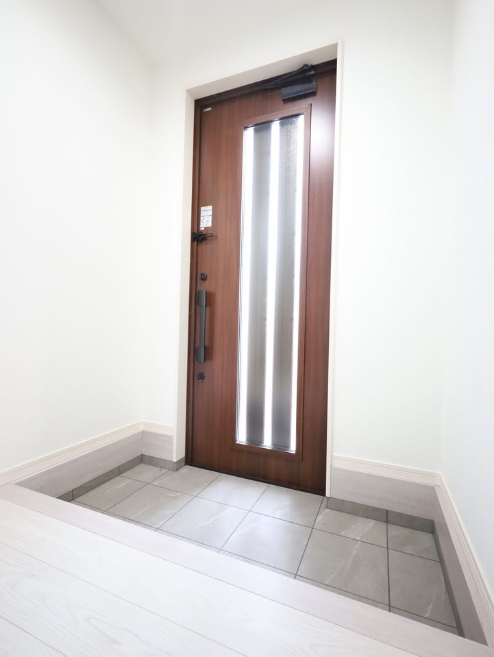 明るく清潔感あふれる造りの玄関です。