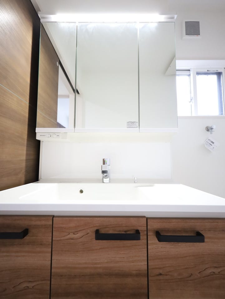 玄関からすぐに洗面所まで行けるので、お子さまが帰ってからすぐに手洗い可能です!