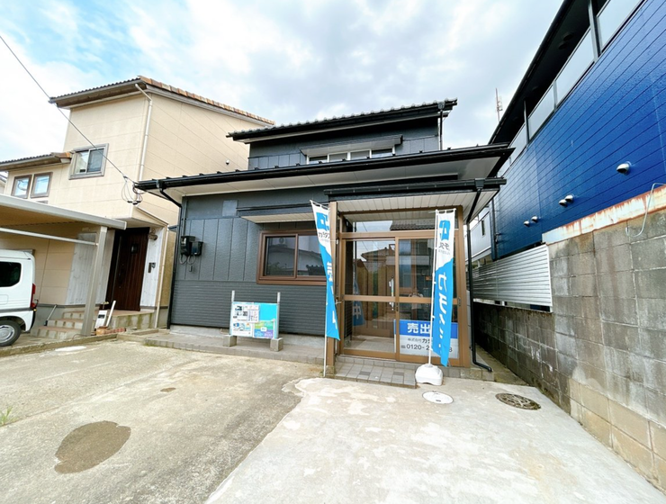 【外観】
3LDK、土地面積138.00㎡、建物面積90.16㎡♪皆様よりのお問い合わせ心よりお待ちしております♪