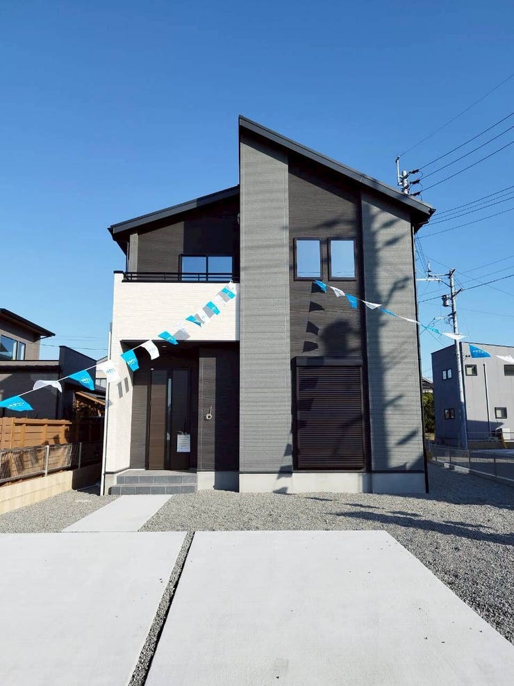 【外観】
落ち着いた色合いで素敵な外観です