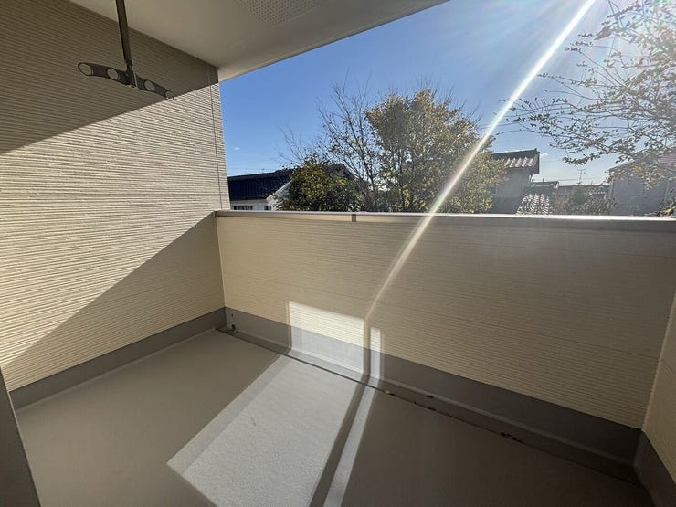 ◆バルコニーからも明るい陽射しが差し込みます