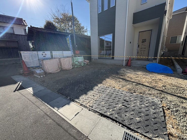 ◆現在、外構工事を実施中。駐車スペースは並列2台可能