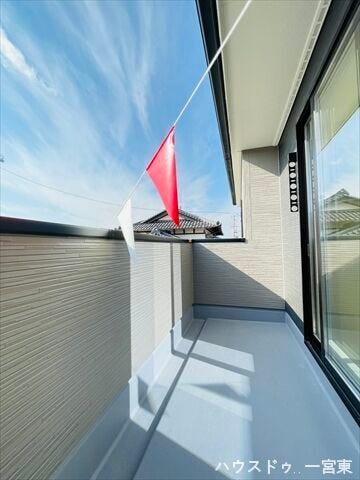 南向きバルコニーで陽当たり良好。お部屋まで明るい日差しが届きます。