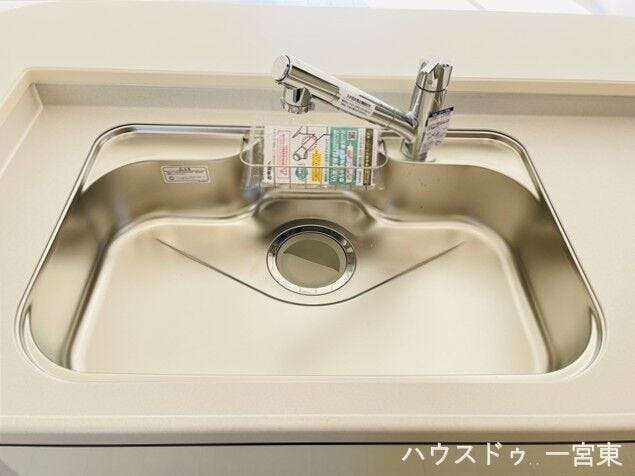 【シンク】耐久性や耐熱性に優れているステンレスシンク。お手入れがしやすい点も魅力です。