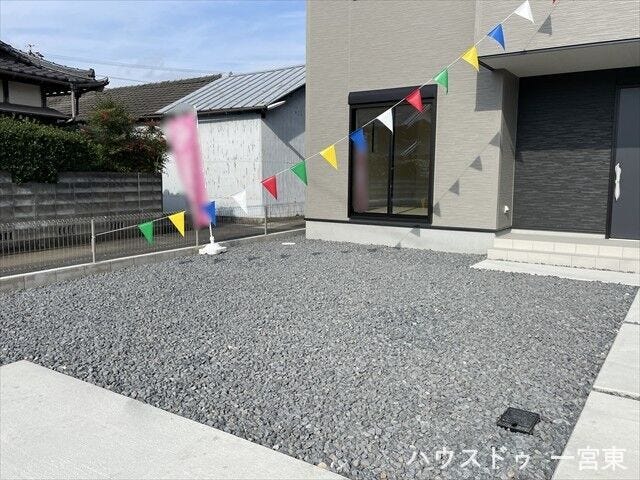 遊具を置いたり、砂遊びをしたり、お子様と一緒に楽しめるお庭になりそうですね。