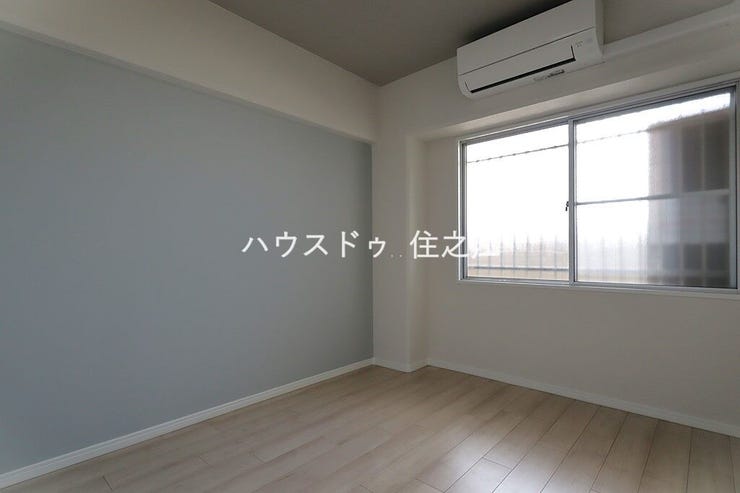 窓が有るので換気はもちろん明るく日差しの入る洋室です♪