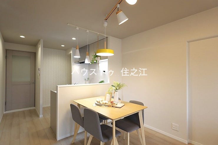 リビングで遊ぶお子様を見守りながらお料理ができる対面キッチン