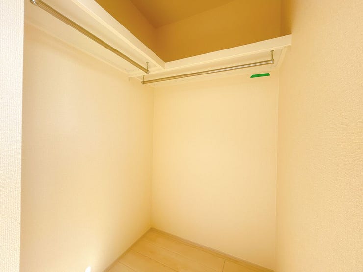 小物から大きな荷物まで収納ができ、お部屋を広く使って頂けます◎