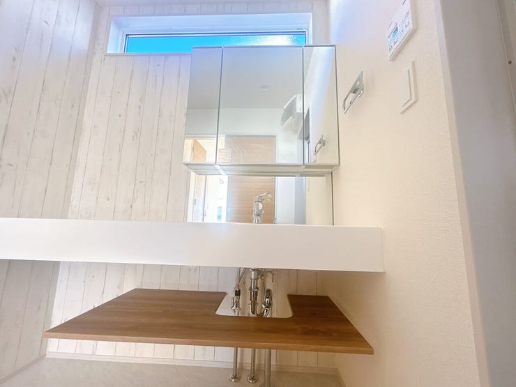 シャンプードレッサー付き洗面台が付いております◎