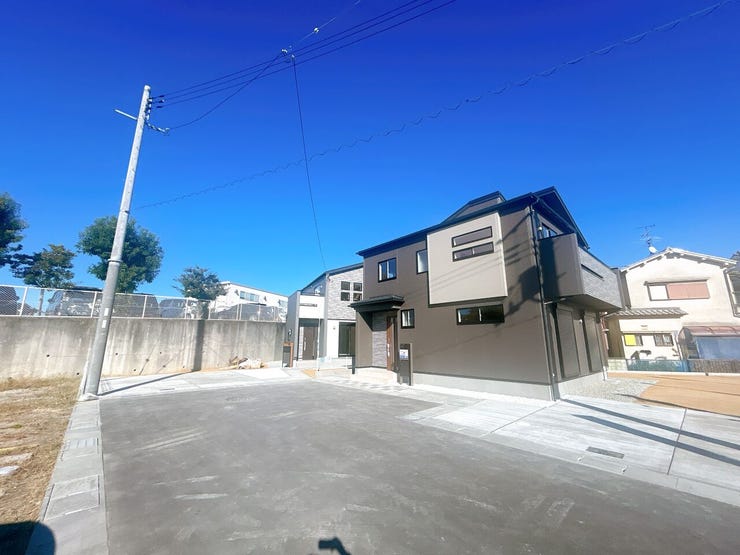 静かで落ち着いた閑静な住宅地です。
子育て世代の生活環境としても最適です◎