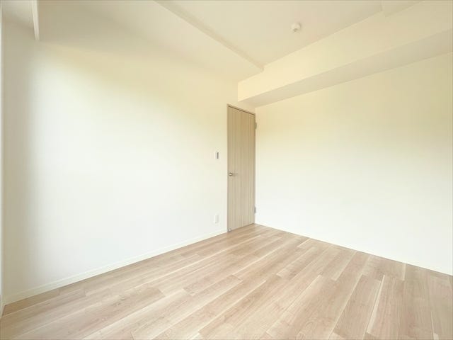 白を基調としたお部屋には、どんなインテリアも合わせやすく、
開放感や清潔感ある空間にしてくれます。