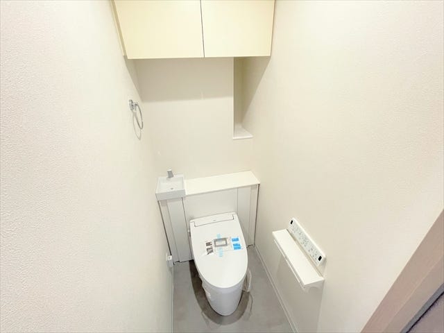 【トイレ・収納棚付き】