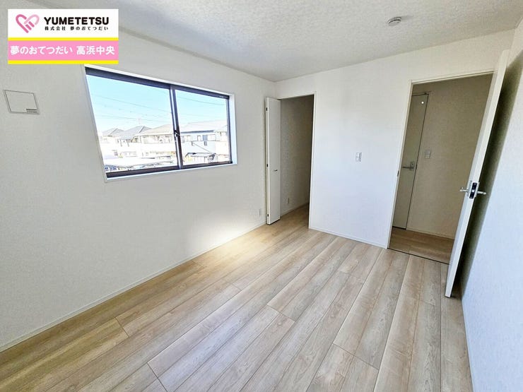 家族一人ひとりの大切なプライベート空間。
白と木目調を基調にした洋室は落ち着きますね。お部屋のコーディネートも楽しめます。